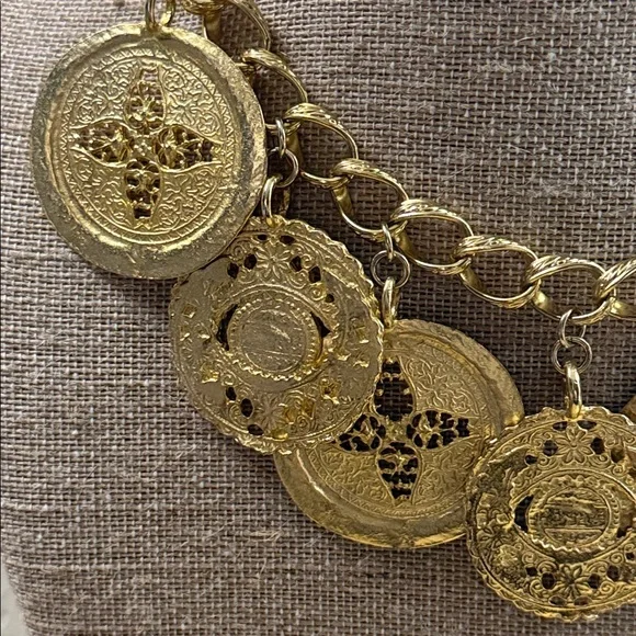 Kenneth Jay Lane Textured Gold Medallion Necklace vintage - Picture 2 of 8